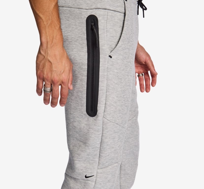 Joggings nike tech