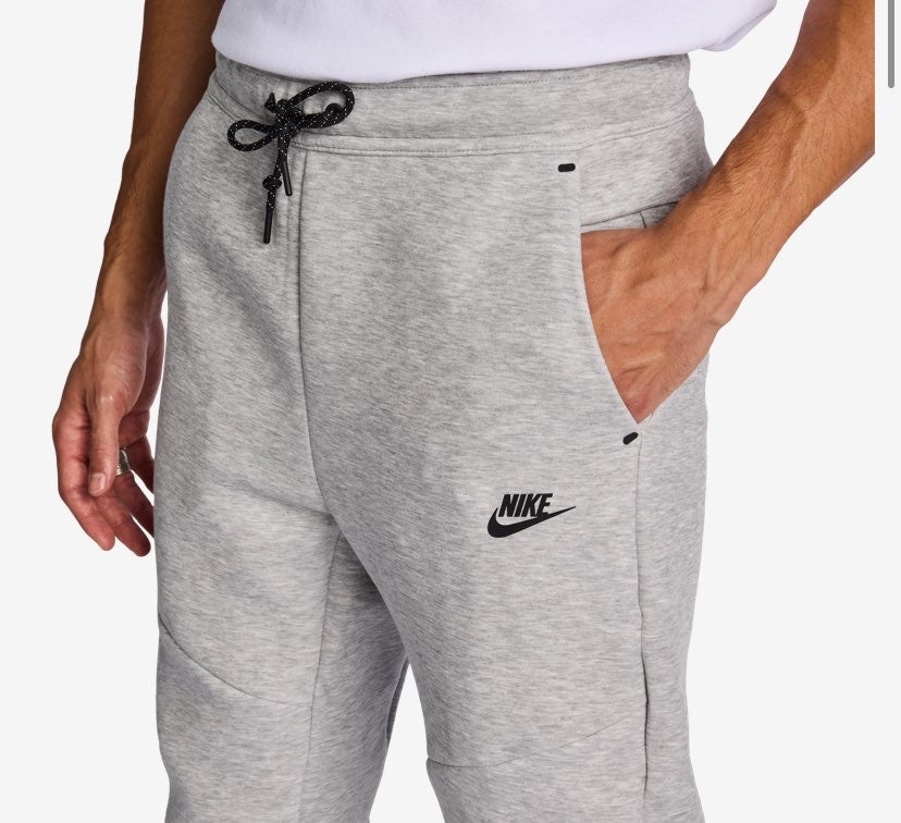 Joggings nike tech